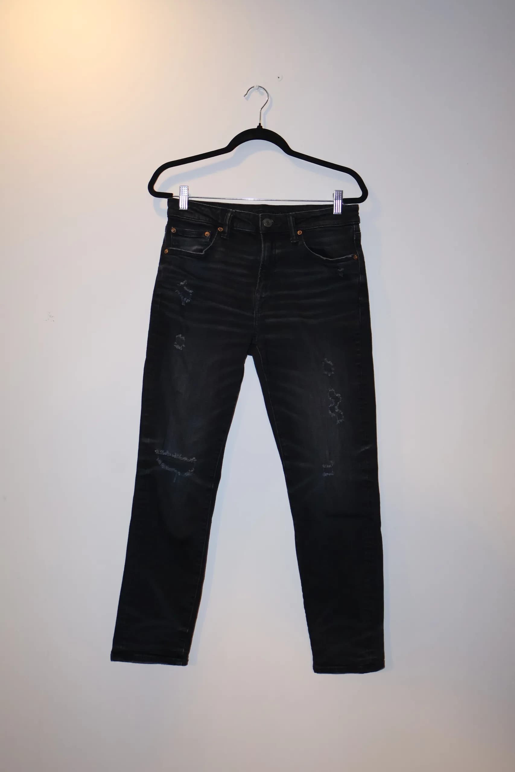 Jeans Slim Negro con Rasgados — foto 1